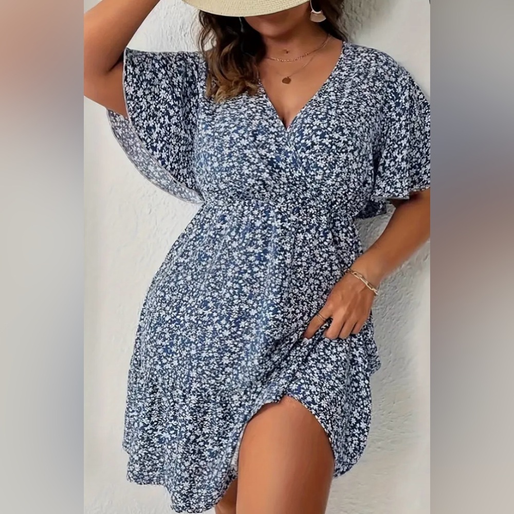 SHEIN Curve + Plus 2X Blue & White Floral V-Neck Ruffle Sleeve Dress